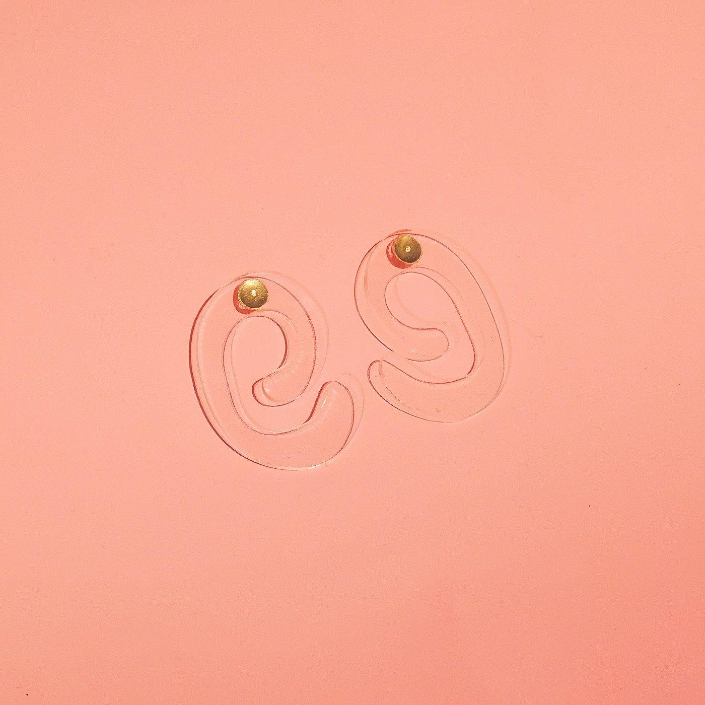 Carlota Studs.